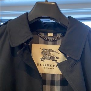 BURBERRY MENS TRENCH COAT 44